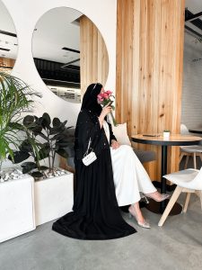 ⁦Crystals & chiffon⁩ - الصورة ⁦4⁩