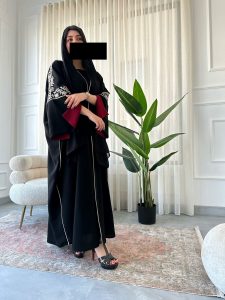 ⁦Black & Maroon⁩ - الصورة ⁦2⁩