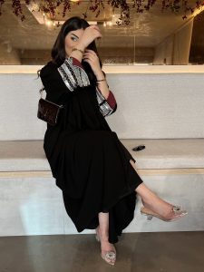 ⁦Maroon & Pearls⁩ - الصورة ⁦5⁩