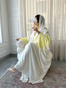 ⁦White & Yellow⁩ - الصورة ⁦2⁩