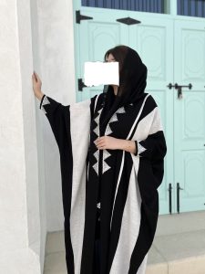 Black & Whit Bisht
