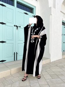 ⁦Black & Whit Bisht⁩ - الصورة ⁦2⁩