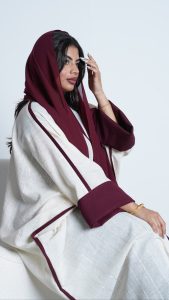 ⁦Off White & Maroon⁩ - الصورة ⁦4⁩