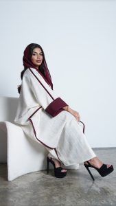 ⁦Off White & Maroon⁩ - الصورة ⁦2⁩