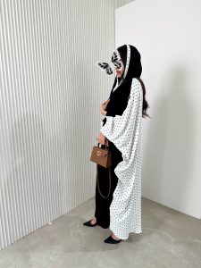 ⁦Black & White⁩ - الصورة ⁦3⁩