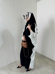 ⁦Black & White⁩ - الصورة ⁦2⁩