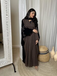 ⁦Black and dark nude⁩ - الصورة ⁦2⁩