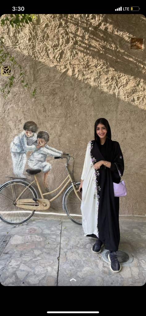 ⁦White and lavender roses⁩ - الصورة ⁦3⁩