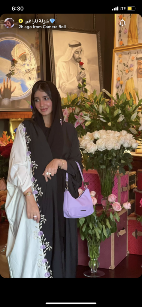 ⁦White and lavender roses⁩ - الصورة ⁦4⁩