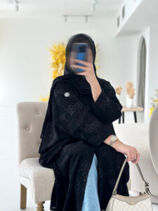 ⁦Black Floral⁩ - الصورة ⁦4⁩