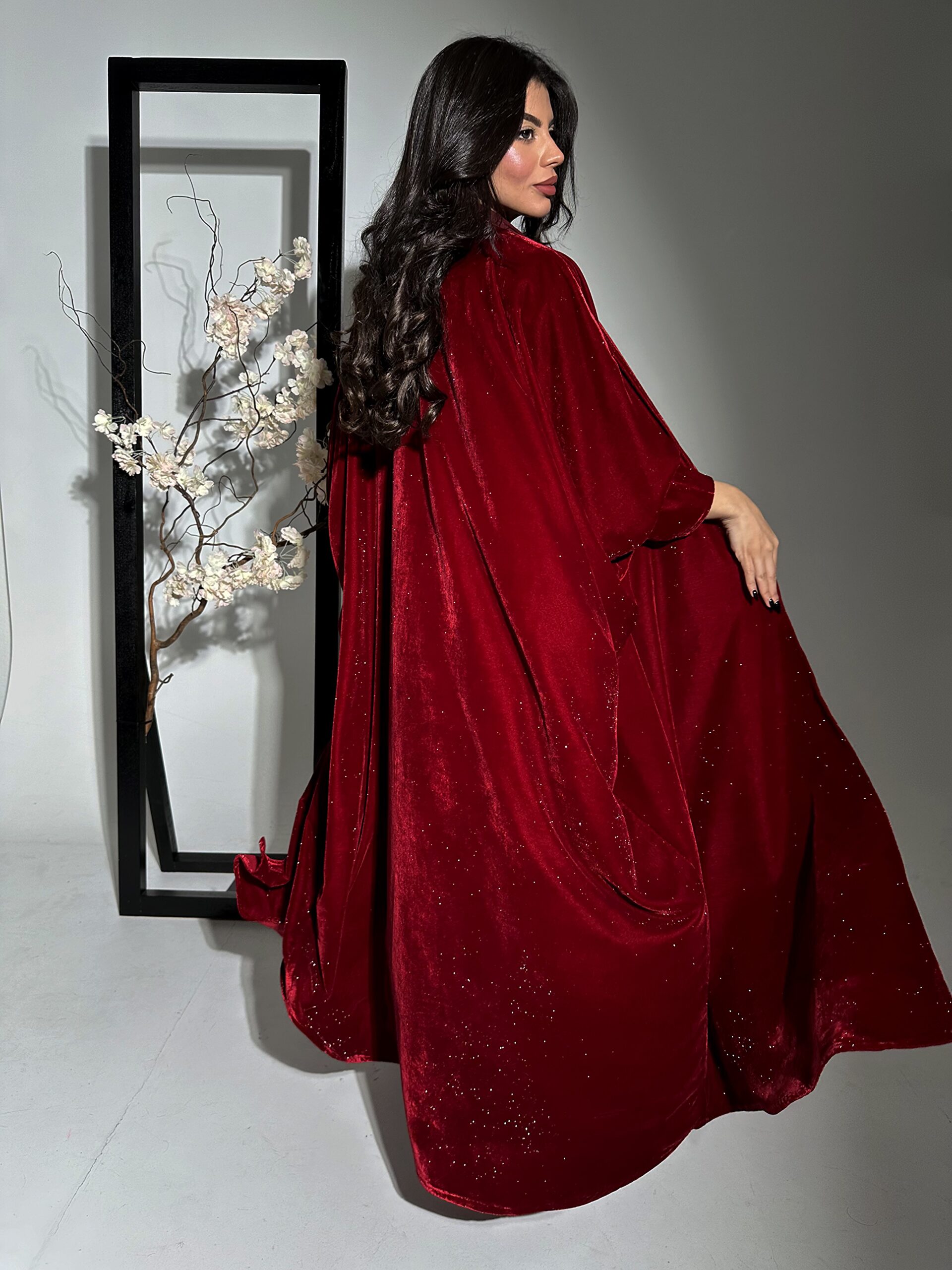 ⁦Maroon Velvet & Glitters⁩ - الصورة ⁦2⁩