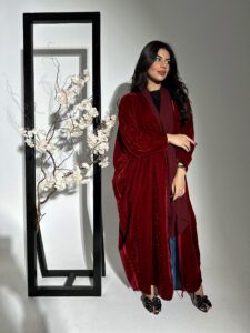 ⁦Maroon Velvet & Glitters⁩ - الصورة ⁦3⁩