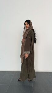 ⁦Olive Feathers⁩ - الصورة ⁦3⁩