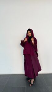 ⁦Burgundy Feathers⁩ - الصورة ⁦2⁩