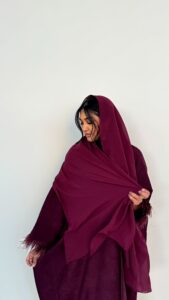 ⁦Burgundy Feathers⁩ - الصورة ⁦4⁩