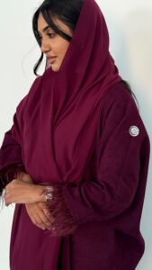 ⁦Burgundy Feathers⁩ - الصورة ⁦5⁩