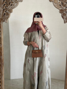 ⁦Dirty Beige⁩ - الصورة ⁦5⁩