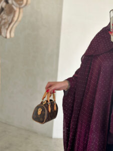 ⁦Burgundy Butterfly⁩ - الصورة ⁦4⁩